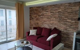 Studio Suquet balcony 1 min beach, 10 min Palais&Croisette Works
